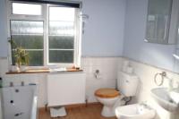Mid-Terrace House, 2 bedrooms, Freehold
