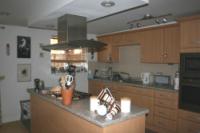 Mid-Terrace House, 4 bedrooms, Freehold