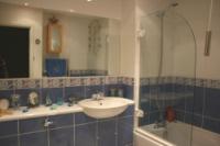 Mid-Terrace House, 4 bedrooms, Freehold