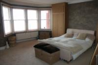 Mid-Terrace House, 4 bedrooms, Freehold