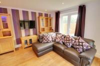 Mid-Terrace House, 4 bedrooms, Freehold
