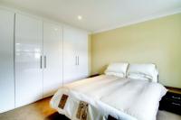 Mid-Terrace House, 4 bedrooms, Freehold