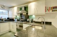 Mid-Terrace House, 3 bedrooms, Freehold