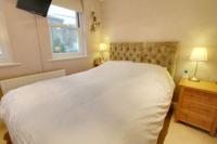 Mid-Terrace House, 3 bedrooms, Freehold