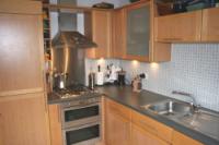Mid-Terrace House, 3 bedrooms, Freehold