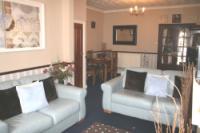 Mid-Terrace House, 3 bedrooms, Freehold