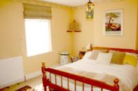 Mid-Terrace House, 2 bedrooms, Freehold