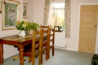 Mid-Terrace House, 2 bedrooms, Freehold