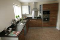 Mid-Terrace House, 4 bedrooms, Freehold