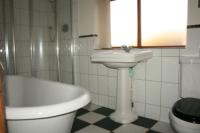 Semi-Detached House, 5 bedrooms, Freehold