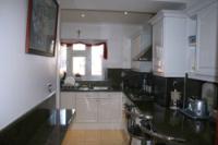 Mid-Terrace House, 4 bedrooms, Freehold