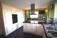 Bungalow, 5 bedrooms, Freehold