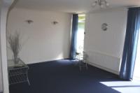 Mid-Terrace House, 3 bedrooms, Freehold