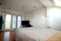 Mid-Terrace House, 4 bedrooms, Freehold