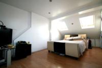 Mid-Terrace House, 4 bedrooms, Freehold
