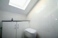 Mid-Terrace House, 4 bedrooms, Freehold