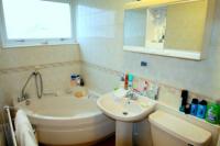 Mid-Terrace House, 3 bedrooms, Freehold