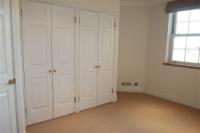 Flat / Apartment, 3 bedrooms, Unfurnished