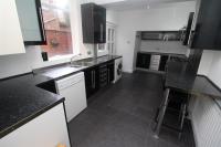 Mid-Terrace House, 4 bedrooms, Unfurnished