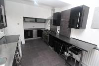 Mid-Terrace House, 4 bedrooms, Unfurnished