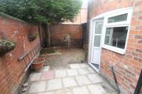 Mid-Terrace House, 4 bedrooms, Unfurnished