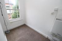 Mid-Terrace House, 4 bedrooms, Unfurnished