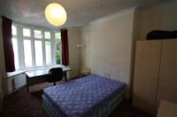 Mid-Terrace House, 5 bedrooms, Furnished