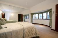 Detached House, 5 bedrooms, Unfurnished