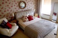 Mid-Terrace House, 4 bedrooms, Freehold