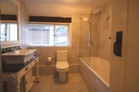 Mid-Terrace House, 4 bedrooms, Freehold