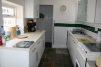 Mid-Terrace House, 7 bedrooms, Freehold