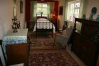 Mid-Terrace House, 7 bedrooms, Freehold
