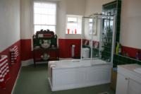 Mid-Terrace House, 7 bedrooms, Freehold
