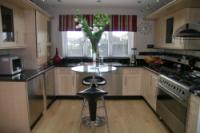 Semi-Detached House, 3 bedrooms, Freehold