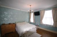 Mid-Terrace House, 3 bedrooms, Freehold