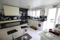 Mid-Terrace House, 3 bedrooms, Freehold