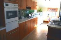 Mid-Terrace House, 3 bedrooms, Freehold