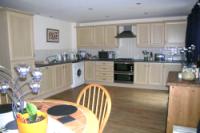 Mid-Terrace House, 4 bedrooms, Freehold