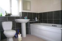 Mid-Terrace House, 4 bedrooms, Freehold