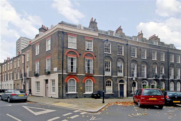 Mid-Terrace House, 5 bedrooms, Freehold