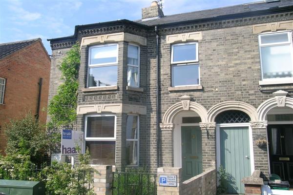 Mid-Terrace House, 4 bedrooms, Freehold