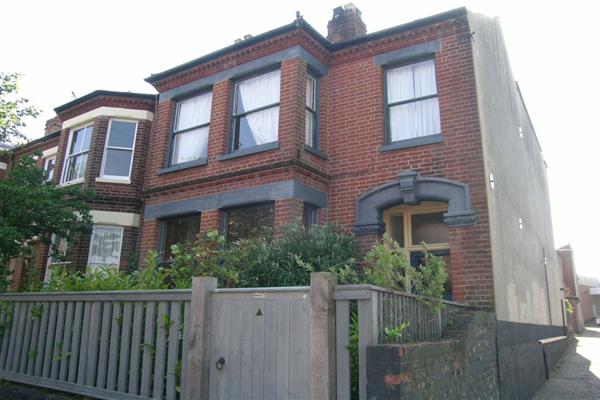 End-of-Terrace House, 4 bedrooms, Freehold