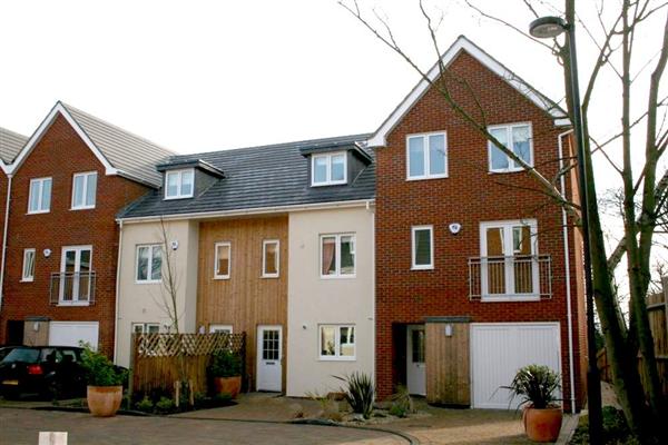 End-of-Terrace House, 3 bedrooms, Freehold