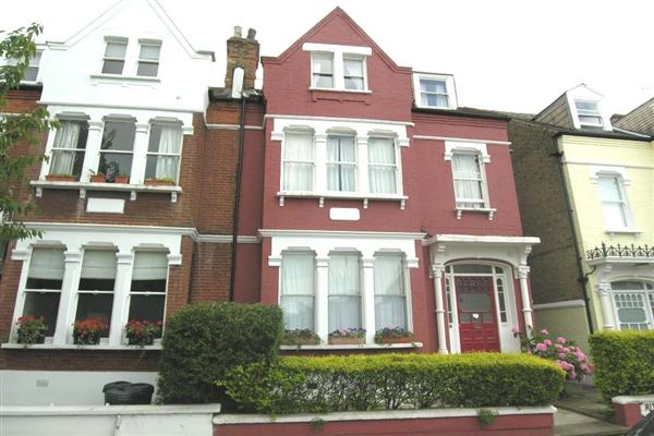 Mid-Terrace House, 7 bedrooms, Freehold