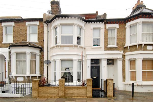 Mid-Terrace House, 4 bedrooms, Freehold