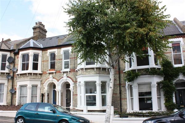 Mid-Terrace House, 5 bedrooms, Freehold