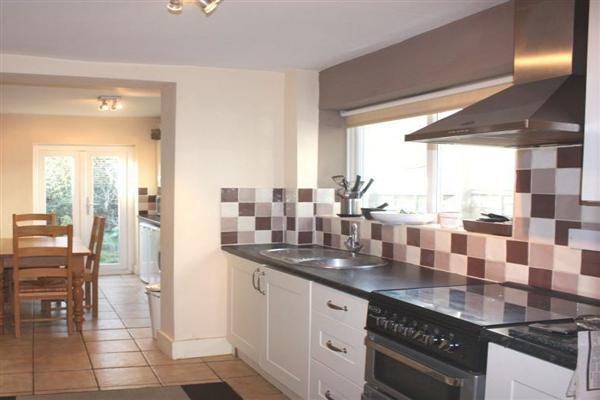 Mid-Terrace House, 3 bedrooms, Freehold
