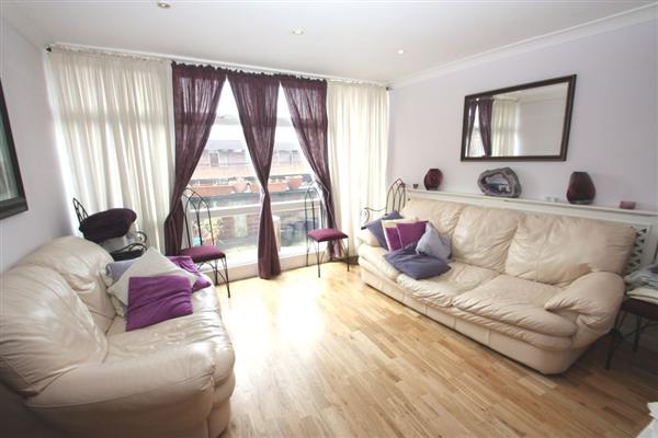 Flat / Apartment, 3 bedrooms