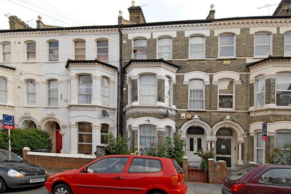 Mid-Terrace House, 7 bedrooms, Freehold
