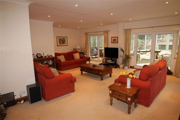 Detached House, 6 bedrooms